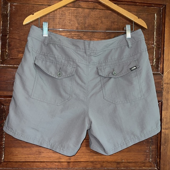 North face short court shorts size 10 - Picture 3 of 3